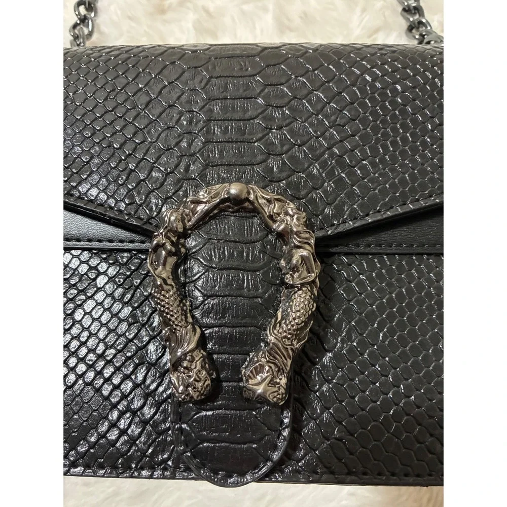 Mermaid Medallion Black Faux Snakeskin Crossbody Bag Spur Chained‎ Shoulder Bag